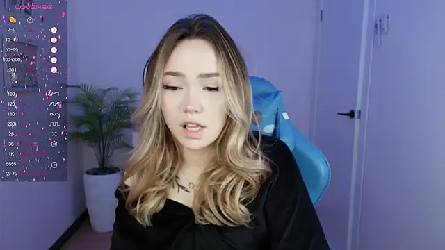 Snapshot of Evia_r0se chatting on January 28, 2025, 5:11 am Evia r0se online show from January 28, 2025, 5:11 am