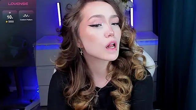 Snapshot of Evia_r0se chatting on November 22, 2025, 11:31 am Evia r0se online show from November 22, 2025, 11:31 am