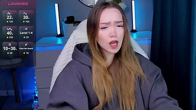 Snapshot of Evia_r0se chatting on October 4, 2025, 8:43 pm Evia r0se online show from October 4, 2025, 8:43 pm