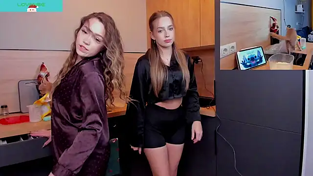 Snapshot of Evia_r0se chatting on December 19, 2025, 5:48 pm Evia r0se online show from December 19, 2025, 5:48 pm