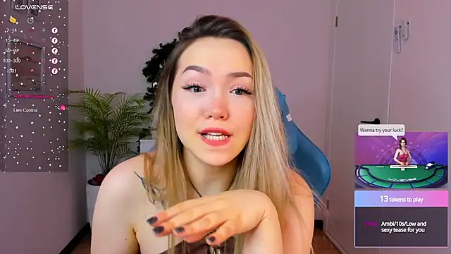 Snapshot of Evia_r0se chatting on December 29, 2024, 5:21 am Evia r0se online show from December 29, 2024, 5:21 am