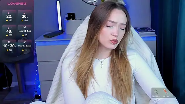 Snapshot of Evia_r0se chatting on October 26, 2025, 2:28 pm Evia r0se online show from October 26, 2025, 2:28 pm