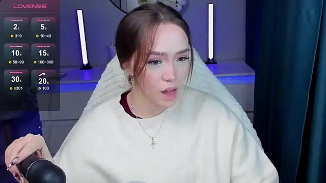 Snapshot of Evia_r0se chatting on December 2, 2025, 5:14 pm Evia r0se online show from December 2, 2025, 5:14 pm