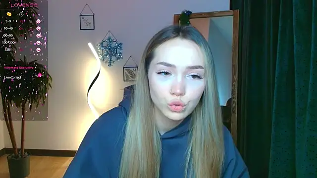 Snapshot of Evia_r0se chatting on January 3, 2025, 11:25 am Evia r0se online show from January 3, 2025, 11:25 am