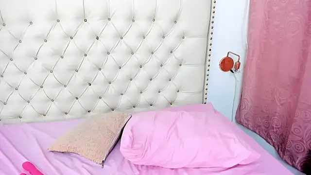 Kim Eli online show from February 7, 2025, 10:52 pm