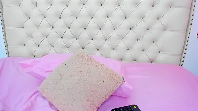 Kim Eli online show from February 1, 2025, 7:44 pm