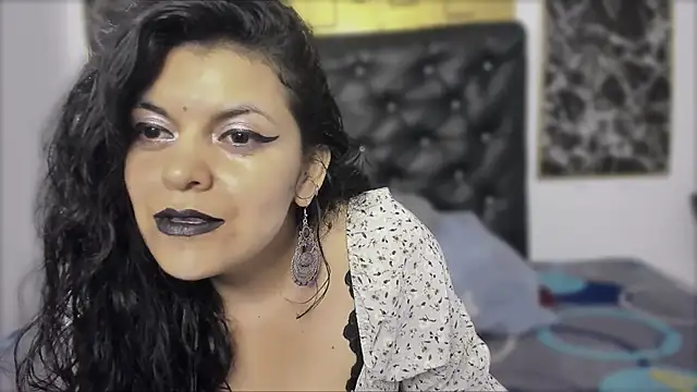 Snapshot of scarlett_w0lf chatting on November 20, 2025, 1:56 pm scarlett w0lf online show from November 20, 2025, 1:56 pm