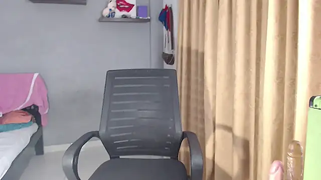 Snapshot of SusanLeroy chatting on December 2, 2025, 9:00 am SusanLeroy online show from December 2, 2025, 9:00 am