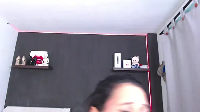 SusanLeroy online show from April 19, 2026, 9:21 am