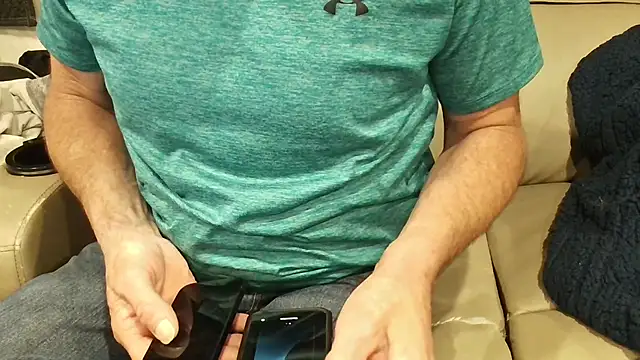 overaveragefreak4you online show from March 9, 2026, 7:34 am