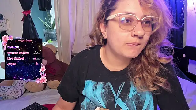 Snapshot of AnnieBigBoobs chatting on October 17, 2025, 9:27 pm AnnieBigBoobs online show from October 17, 2025, 9:27 pm