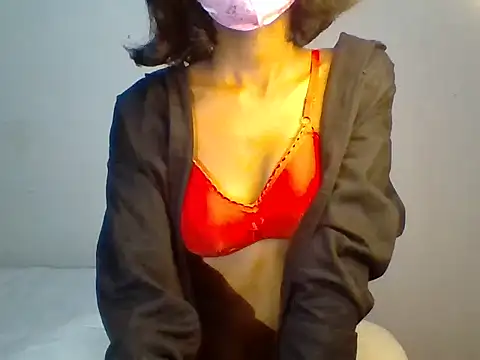 Snapshot of Levinya chatting on December 27, 2024, 7:24 pm Levinya online show from December 27, 2024, 7:24 pm
