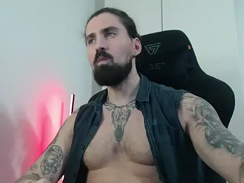 MateoHunk online show from December 4, 2025, 2:05 pm