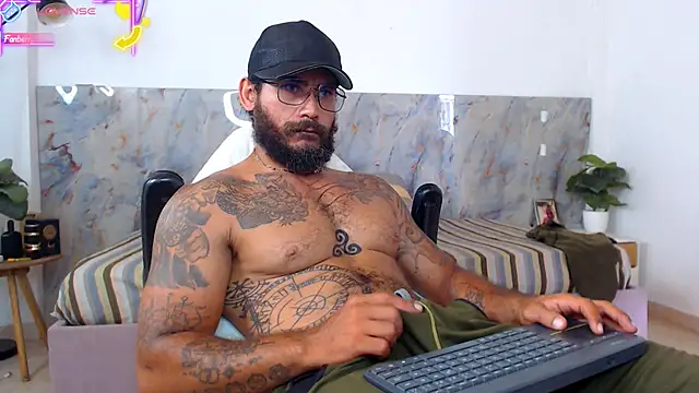 Snapshot of hanz_col chatting on April 20, 2026, 2:18 pm hanz col online show from April 20, 2026, 2:18 pm