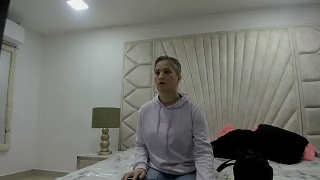 Jade squirtt online show from September 22, 2025, 12:33 pm