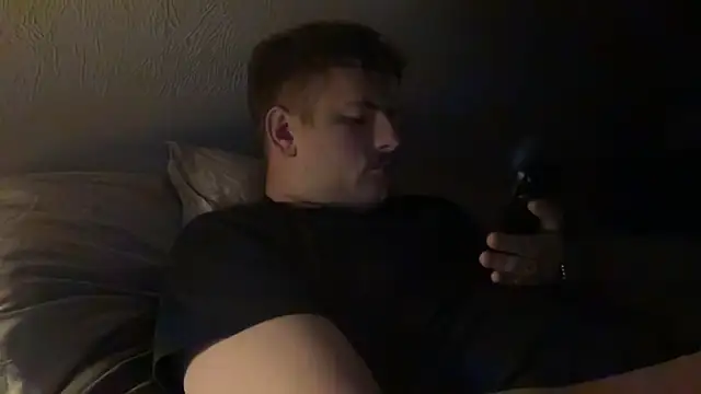 Snapshot of BigSammy1995 chatting on February 14, 2025, 2:39 am BigSammy1995 online show from February 14, 2025, 2:39 am