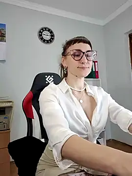 Snapshot of FoxRineHelen chatting on February 10, 2025, 2:16 pm FoxRineHelen online show from February 10, 2025, 2:16 pm