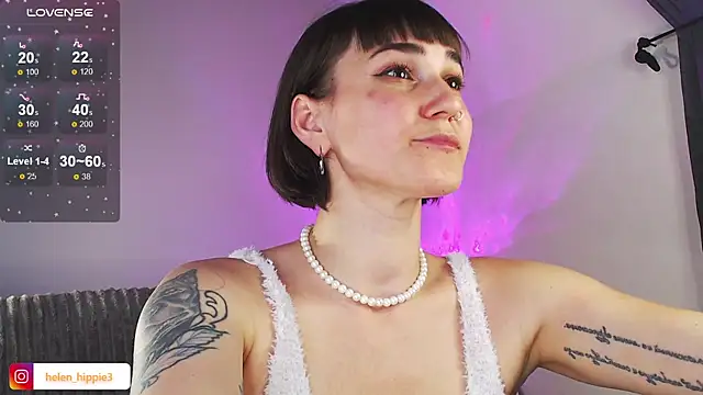 Snapshot of FoxRineHelen chatting on September 12, 2025, 6:40 pm FoxRineHelen online show from September 12, 2025, 6:40 pm