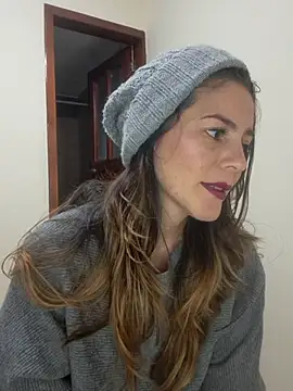 Snapshot of Hanny_24 chatting on October 6, 2025, 3:19 am Hanny 24 online show from October 6, 2025, 3:19 am