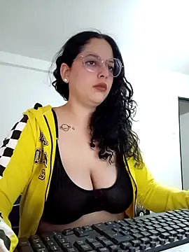 babyluna939 online show from May 11, 2026, 12:28 pm