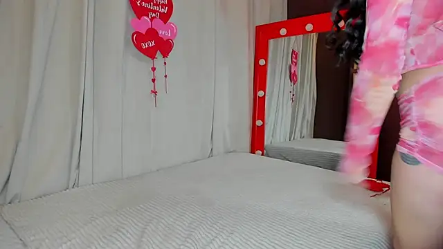 Snapshot of Little_Ivy chatting on February 16, 2026, 8:51 pm Little Ivy online show from February 16, 2026, 8:51 pm