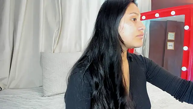 Snapshot of Little_Ivy chatting on February 5, 2026, 7:10 pm Little Ivy online show from February 5, 2026, 7:10 pm