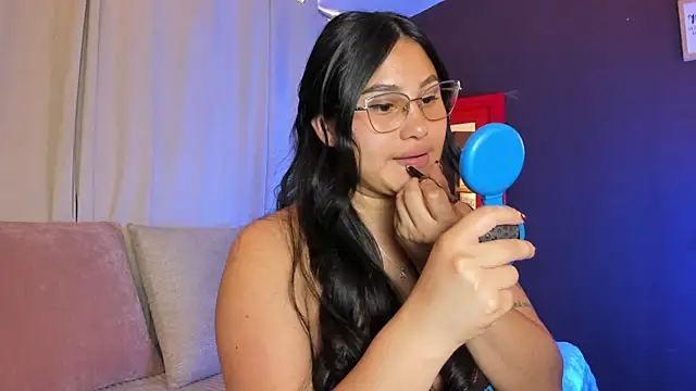 Snapshot of Little_Ivy chatting on February 17, 2026, 7:22 pm Little Ivy online show from February 17, 2026, 7:22 pm