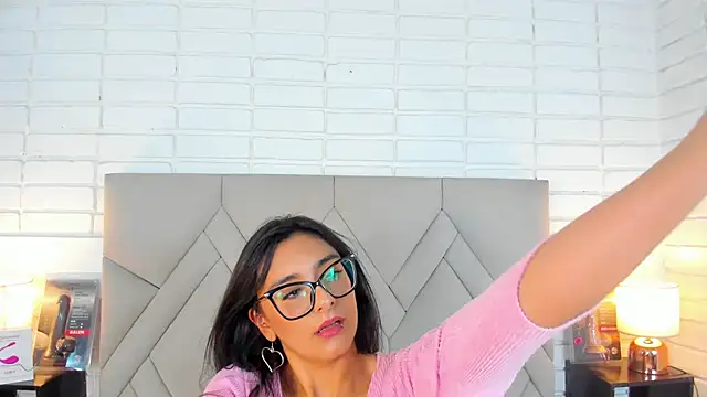 Isis Osman online show from March 14, 2025, 11:22 pm