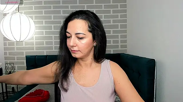 Snapshot of Linda_Insatiable chatting on November 3, 2025, 1:22 am Linda Insatiable online show from November 3, 2025, 1:22 am