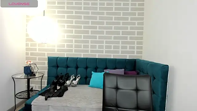 Snapshot of Linda_Insatiable chatting on November 23, 2025, 1:37 am Linda Insatiable online show from November 23, 2025, 1:37 am