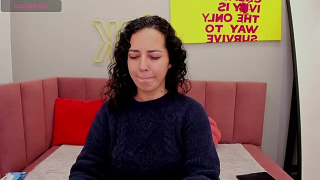 Snapshot of Linda_Insatiable chatting on November 17, 2025, 1:20 am Linda Insatiable online show from November 17, 2025, 1:20 am