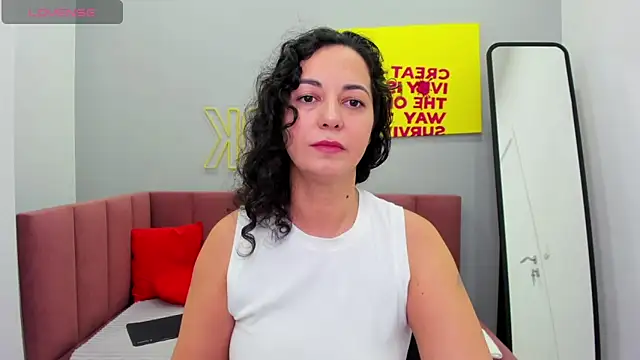 Snapshot of Linda_Insatiable chatting on November 27, 2025, 1:28 am Linda Insatiable online show from November 27, 2025, 1:28 am