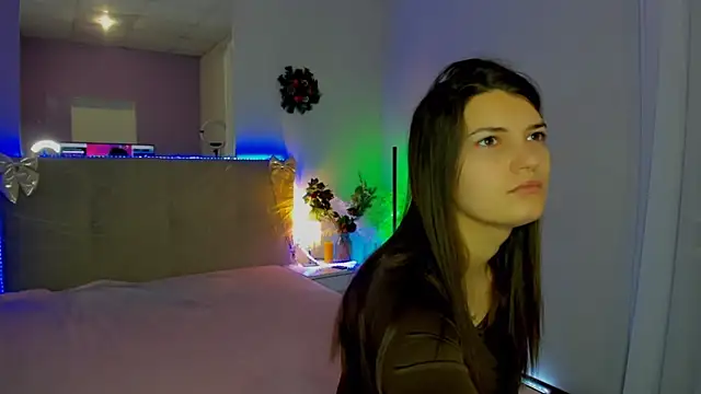 Laura Leee online show from December 18, 2025, 6:18 am