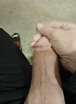 Snapshot of casper0303 chatting on October 4, 2025, 11:28 pm casper0303 online show from October 4, 2025, 11:28 pm