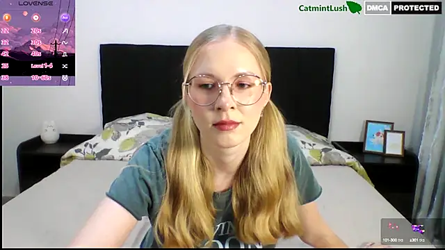 Snapshot of CatmintLush chatting on September 14, 2025, 11:49 pm CatmintLush online show from September 14, 2025, 11:49 pm