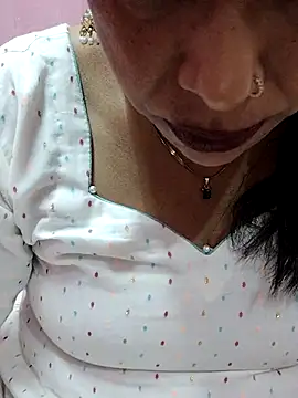 Snapshot of Urmila_bhabhii chatting on March 18, 2025, 2:39 pm Urmila bhabhii online show from March 18, 2025, 2:39 pm