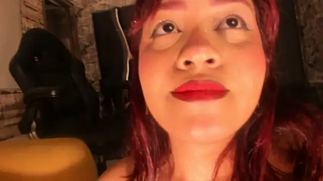 Snapshot of Estrella05_ chatting on February 10, 2025, 5:36 am Estrella05 online show from February 10, 2025, 5:36 am