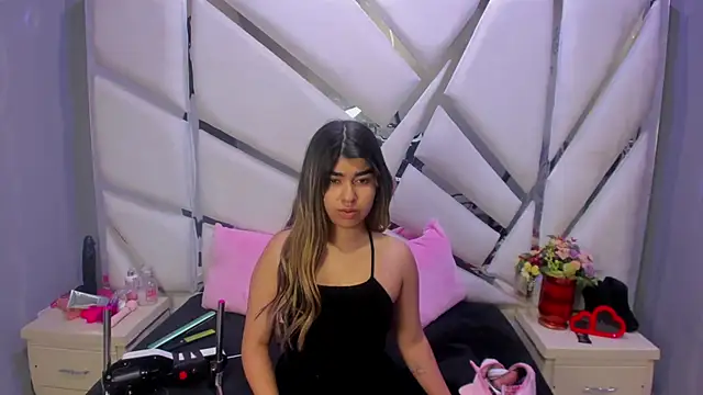 NahomiConnor  online show from September 26, 2025, 1:18 pm