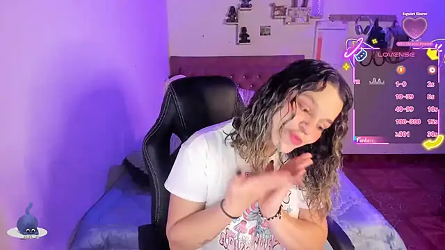 Snapshot of Sabrina_Hall_ chatting on October 21, 2025, 2:44 am Sabrina Hall online show from October 21, 2025, 2:44 am