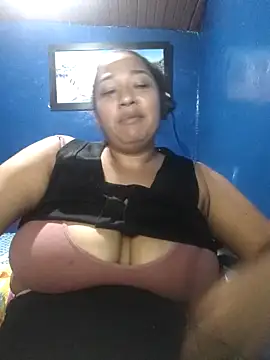 Snapshot of love_evelin chatting on February 13, 2025, 3:45 pm love evelin online show from February 13, 2025, 3:45 pm