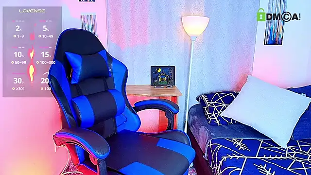 Snapshot of aron_wi chatting on November 4, 2025, 10:30 am aron wi online show from November 4, 2025, 10:30 am