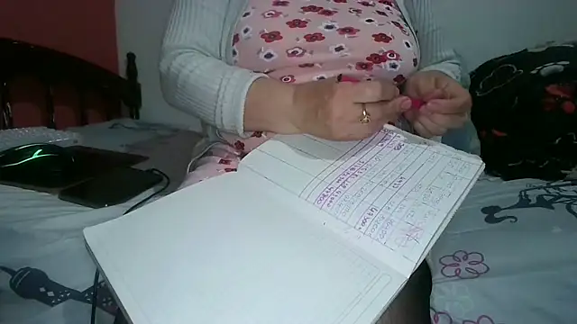 Snapshot of Elizabeth68 chatting on November 8, 2025, 1:03 pm Elizabeth68 online show from November 8, 2025, 1:03 pm