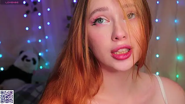 Snapshot of YourSkyAni chatting on September 16, 2025, 3:02 pm YourSkyAni online show from September 16, 2025, 3:02 pm