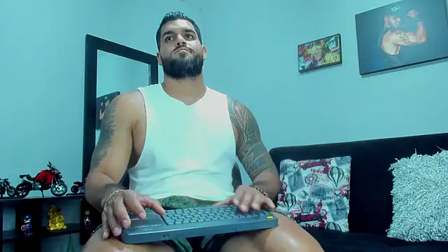 Snapshot of SamirHazard97 chatting on February 21, 2025, 2:39 am SamirHazard97 online show from February 21, 2025, 2:39 am