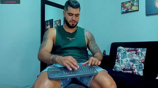 Snapshot of SamirHazard97 chatting on March 6, 2025, 2:19 am SamirHazard97 online show from March 6, 2025, 2:19 am