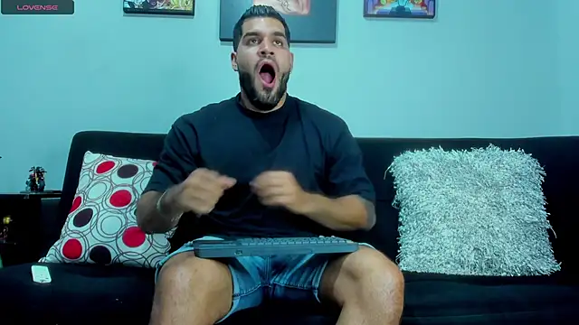 Snapshot of SamirHazard97 chatting on March 22, 2025, 12:39 am SamirHazard97 online show from March 22, 2025, 12:39 am