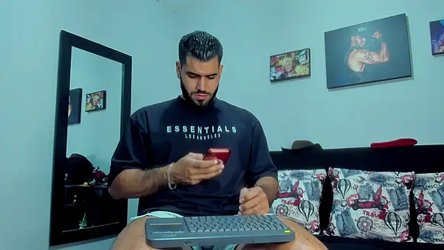 Snapshot of SamirHazard97 chatting on October 10, 2025, 8:42 pm SamirHazard97 online show from October 10, 2025, 8:42 pm