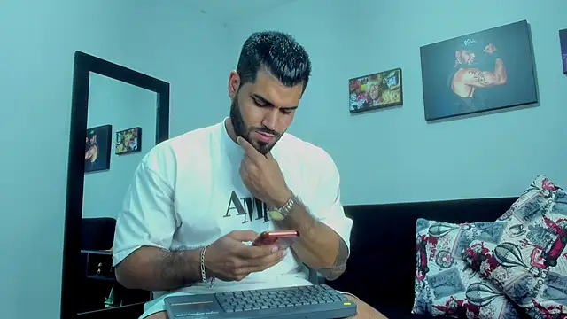 Snapshot of SamirHazard97 chatting on October 15, 2025, 7:33 pm SamirHazard97 online show from October 15, 2025, 7:33 pm