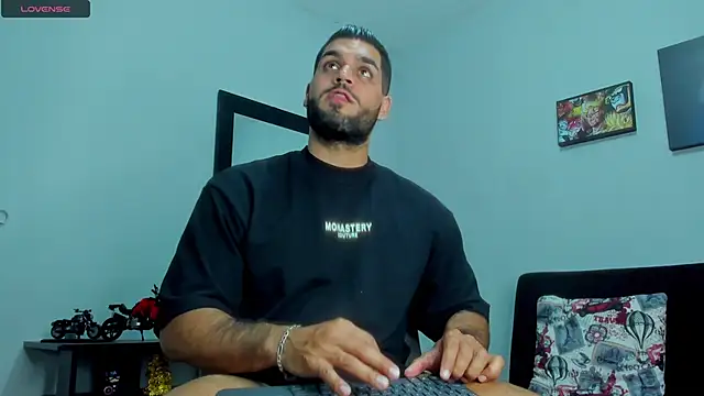 Snapshot of SamirHazard97 chatting on February 28, 2025, 12:32 am SamirHazard97 online show from February 28, 2025, 12:32 am