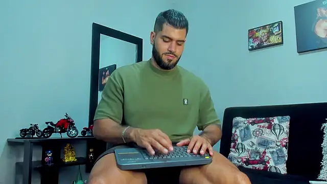 Snapshot of SamirHazard97 chatting on February 27, 2025, 1:52 am SamirHazard97 online show from February 27, 2025, 1:52 am